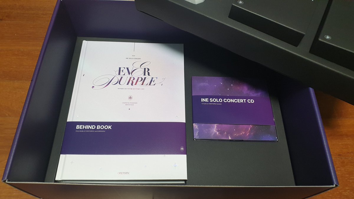 EVER PURPLE 팀원들에게 돌리는 Thank you gift가 드디어 제작완료되었습니다

굿즈만드는거 좋아하는데 이런기회주신 아이네님 감사합니다ㅠㅠ
총괄해주신 나노님, 디자인팀원분들 모두 감사감사합니다 너무 최고의 선물이에요ㅠㅠ
