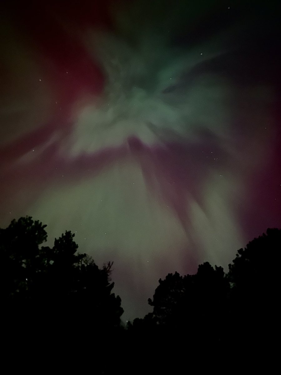 Gabz_22_'s tweet photo. Oh how the Aurora amazes me every time. Little Presque. #northernlights #AurorBorealis @NWSMarquette https://t.co/uwe6BTHY4k
