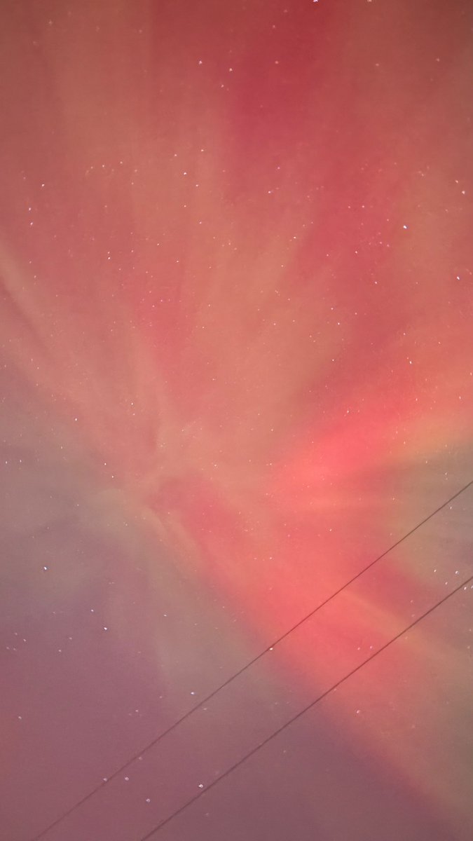 caatherinehu's tweet photo. In awe right now #northernlights https://t.co/CbW1lEA4zK