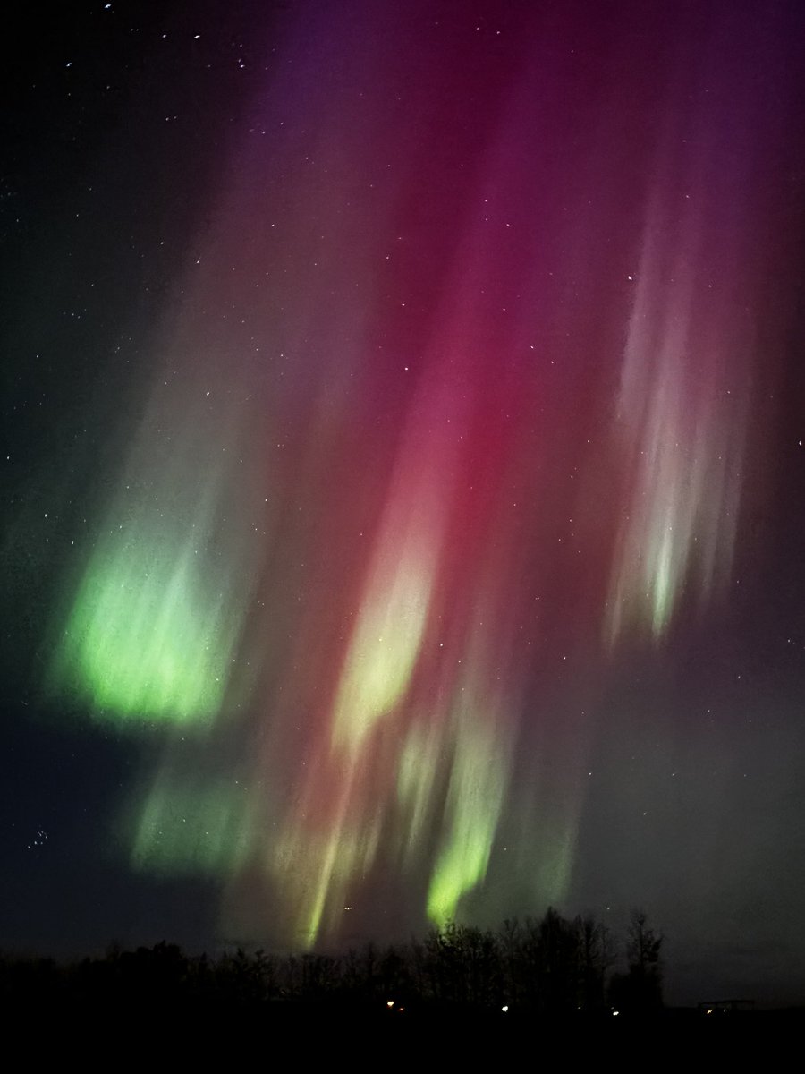 robjhenry's tweet photo. #northernlights. LaGlace,AB https://t.co/BBe8xCzNf3