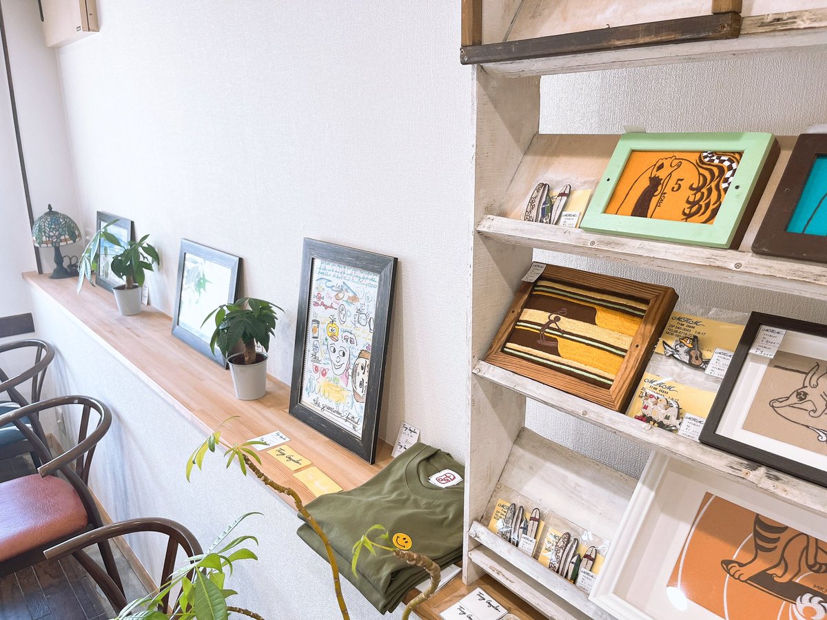 『The Ocean』exhibition

残り3日となりました！！

画家のTerry gonzalesさんと刺繍作家のMKMさんの二人展。

1Fは画家のTerry gonzalesさんの展示。

2Fは刺繍作家のMKMさんの展示。

海をテーマにした、お二人の世界観を一度に味わえる面白い展示会となっております。