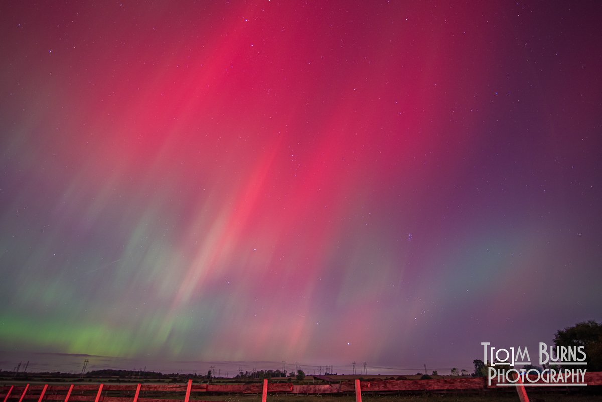Oct 10 - you were certainly 10/10 - Incredible show of the #northernlights at the 30 Mile Point #Lighthouse at Golden Hill Park <a href="/NYstateparks/">NY State Parks</a>. Also along a random road in Niagara County.