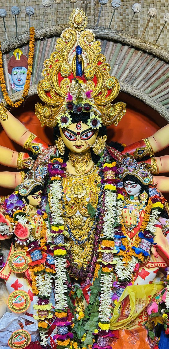 Mr__Bajpayee's tweet photo. Anjali offered with devotion, seeking Maa Durga’s blessings 🙏✨

#DurgaPuja2024 #maadurgablessings https://t.co/f1vy8OvCyz