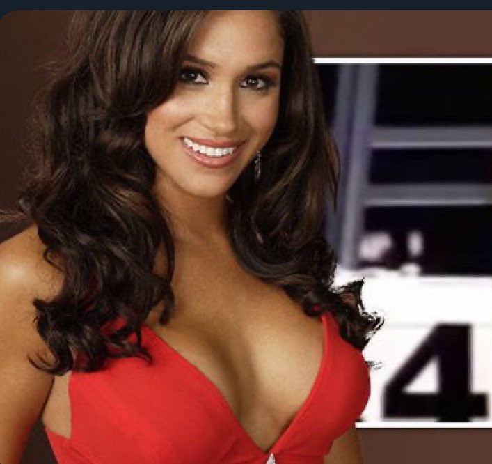 FrontGrid101's tweet image. Compare and contrast: #Megzilla then and now. How much money did she spend trying to look like Julia Roberts/PrincessCatherine??? Safe to say #PrinceHarry’s inheritance money is all on her face?🤑 Pushing 50 but still trynna look (and dress) in her 20s. Ahhh the desperation!