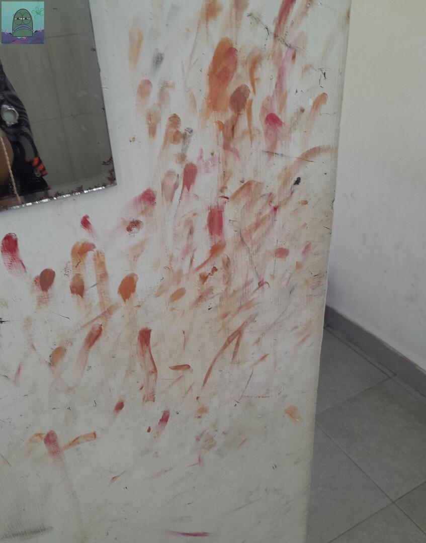 tanyakanrl's tweet image. kenapa ya ada perempuan jorok yg suka ngelap bekas lipstik di dinding?🥹 💚