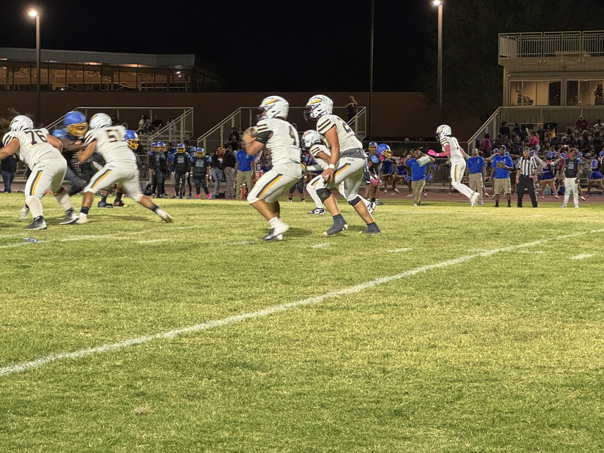 boulder_hs's tweet photo. Varsity Football in action against Democracy Prep. #bchs41 #bchsfootball https://t.co/fga2lXiAr7