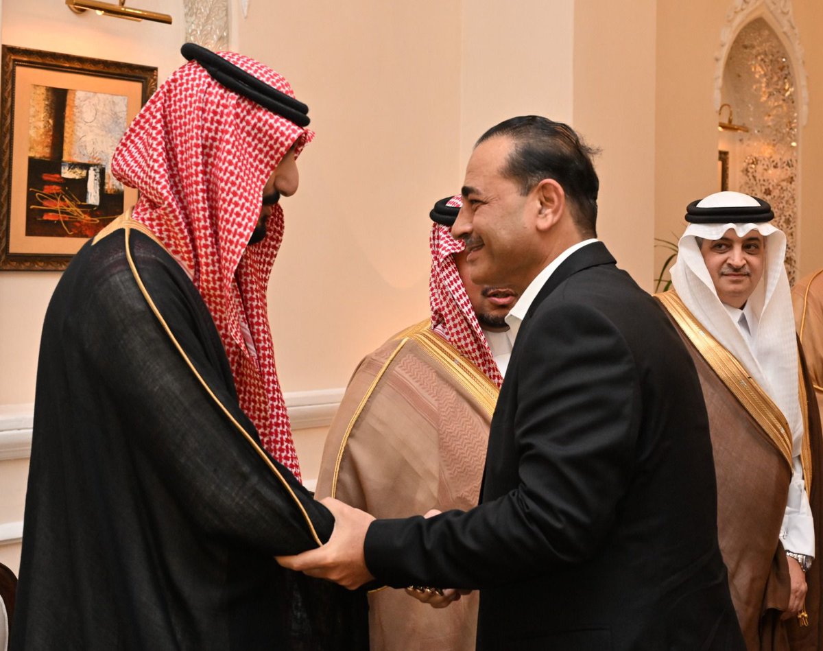 mirahmedbugti91's tweet image. Pakistan-Saudi Arabia 🇸🇦🇵🇰

COAS General Syed Asim Minister meets Khalid Bin Abdulaziz Al Falih, Minister of Investment, Kingdom of Saudi Arabia along with 130 Saudi investors, who will be investing in Pakistan.
#Balochistan_Rejects_Khwarij #DeraBugti