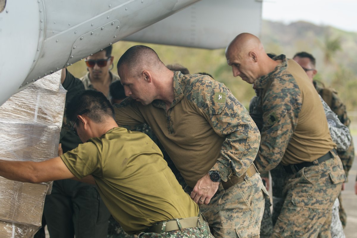 #Marines assigned to the <a href="/15thMEUOfficial/">15th MEU</a>, #MarineRotationalForceSoutheastAsia and #PhilippineMarines complete shipment of U.S. Agency for International Development supplies during foreign disaster relief operations at Laoag International Airport, Philippines, Oct. 9, 2024.