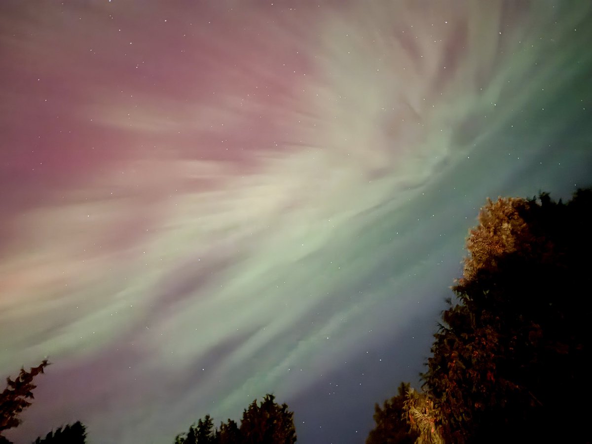 Solar wind showing off! #wawx #Auroraborealis