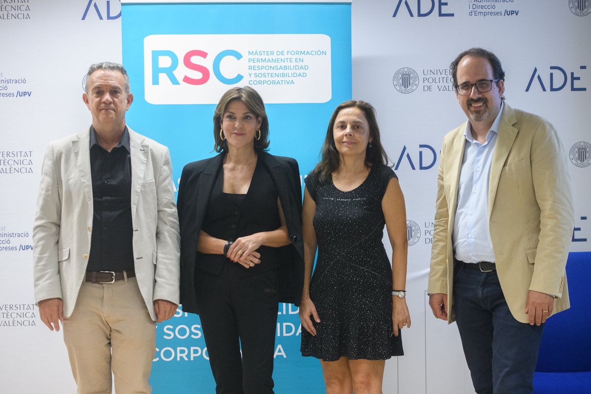 🚗🌱 Elena Turrión, Consejera Ejecutiva de <a href="/mutualevante/">Mutua Levante Seguros</a>, destaca la importancia de los seguros sostenibles y éticos en la conferencia del Máster en RSC de <a href="/UPV/">Universitat Politècnica de València</a>.

👉 Lee más aquí: n9.cl/h1y33

#Sostenibilidad #RSE #SegurosÉticos