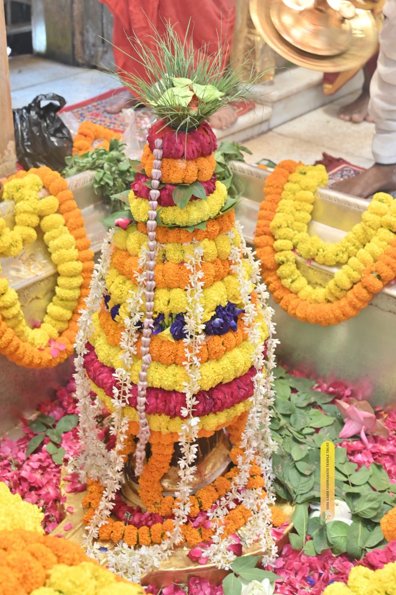 दिनांक- 11.10.2024, बाबा विश्वनाथ के मध्यान्ह-भोग आरती, दर्शन
#kashi #darshan #VishwanathDham