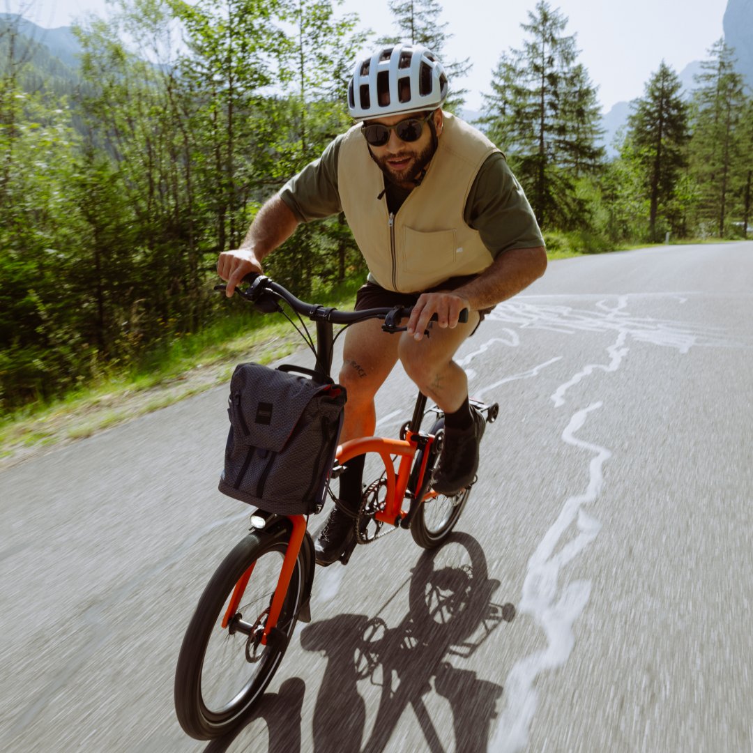 Introducing Electric G Line - the most versatile e-bike in the world.

Meticulously engineered from scratch to work together in the city and beyond. From brilliant on and off-road handling to easy charging and storing.

Available to pre-order now: brnw.ch/21wNFjH