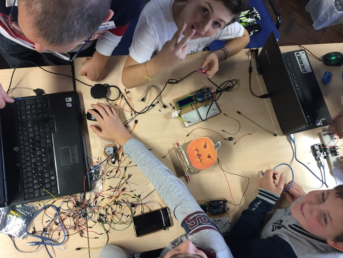 CoderDojoCo's tweet image. Sabato prossimo si torna al Coding Lab! Che tu sia già dei nostri o no... ti aspettiamo! coderdojocomo.it/eventi/coderdo…