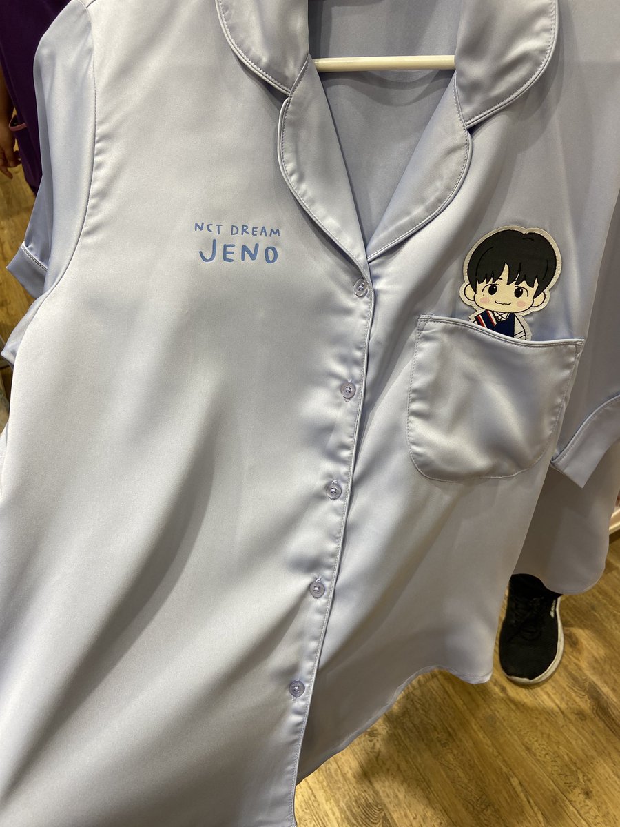 แล้วผ้าเป็นผ้าซาตินอะ 😭😭😭😭😭 อยากได้ๆๆๆๆๆๆๆๆๆๆๆๆ