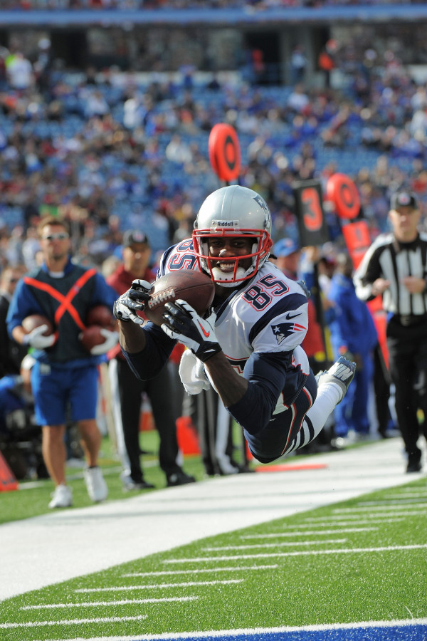 krambis1's tweet photo. @Damien7719 @Spankyspanki @FBGreatMoments Yes, I think that's right. I recall he bounced around quite a bit. I'm a Pats fan. Lloyd wasn't here too long and was a bit inconsistent but did make some spectacular catches. He also gave us this funny photo. https://t.co/gL0gMmfWp6