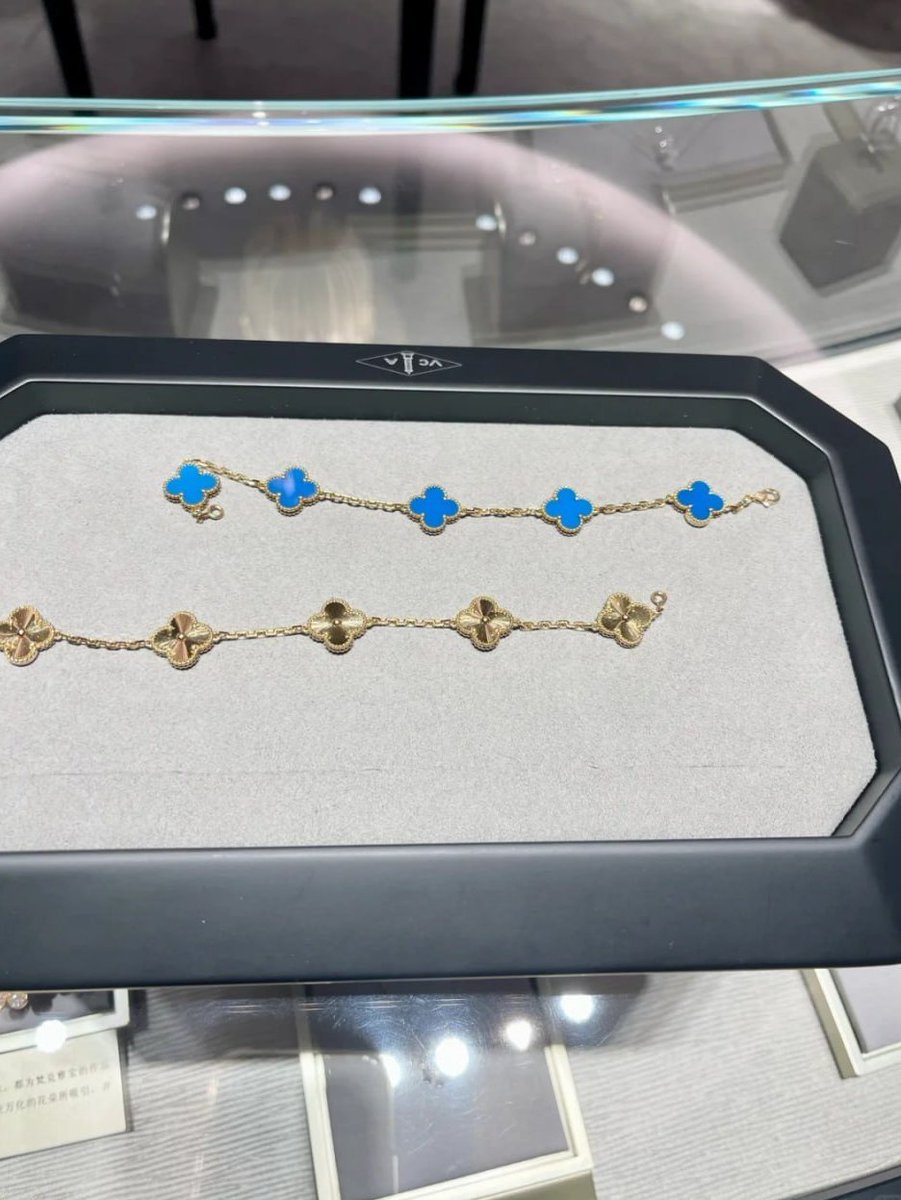 Hashyiuc's tweet image. Love this Van Cleef &amp;amp; Arpels laser necklace