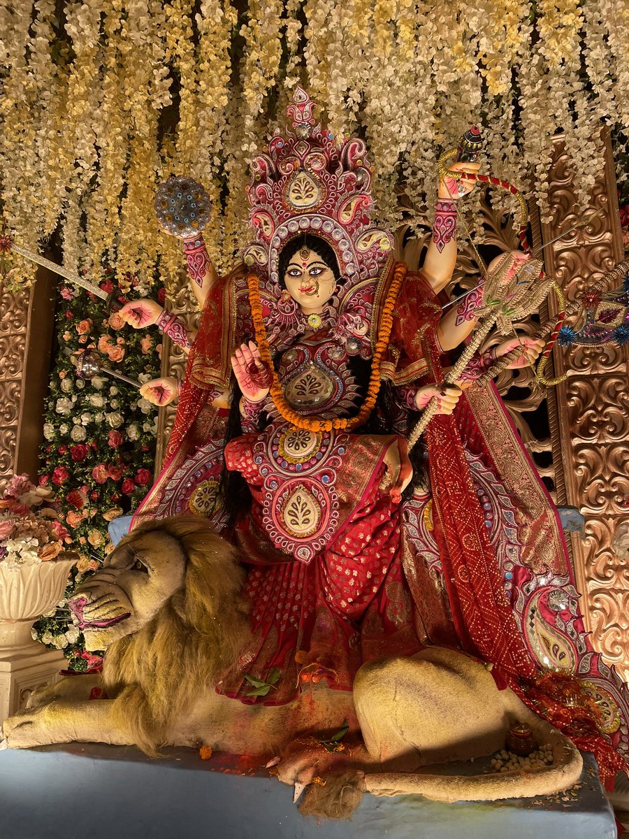 दुर्गा अष्टमी और महानवमी की सभी को शुभकामनाएँ! माँ दुर्गा की कृपा से आपके जीवन में शक्ति, समृद्धि और शांति का वास हो। जय माता दी! 🙏

सर्वमङ्गलमाङ्गल्ये शिवे सर्वार्थसाधिके।
शरण्ये त्र्यम्बके गौरि नारायणी नमोऽस्तु ते॥

#DurgaAshtami #Mahanavami #जयमातादी #FestiveVibes