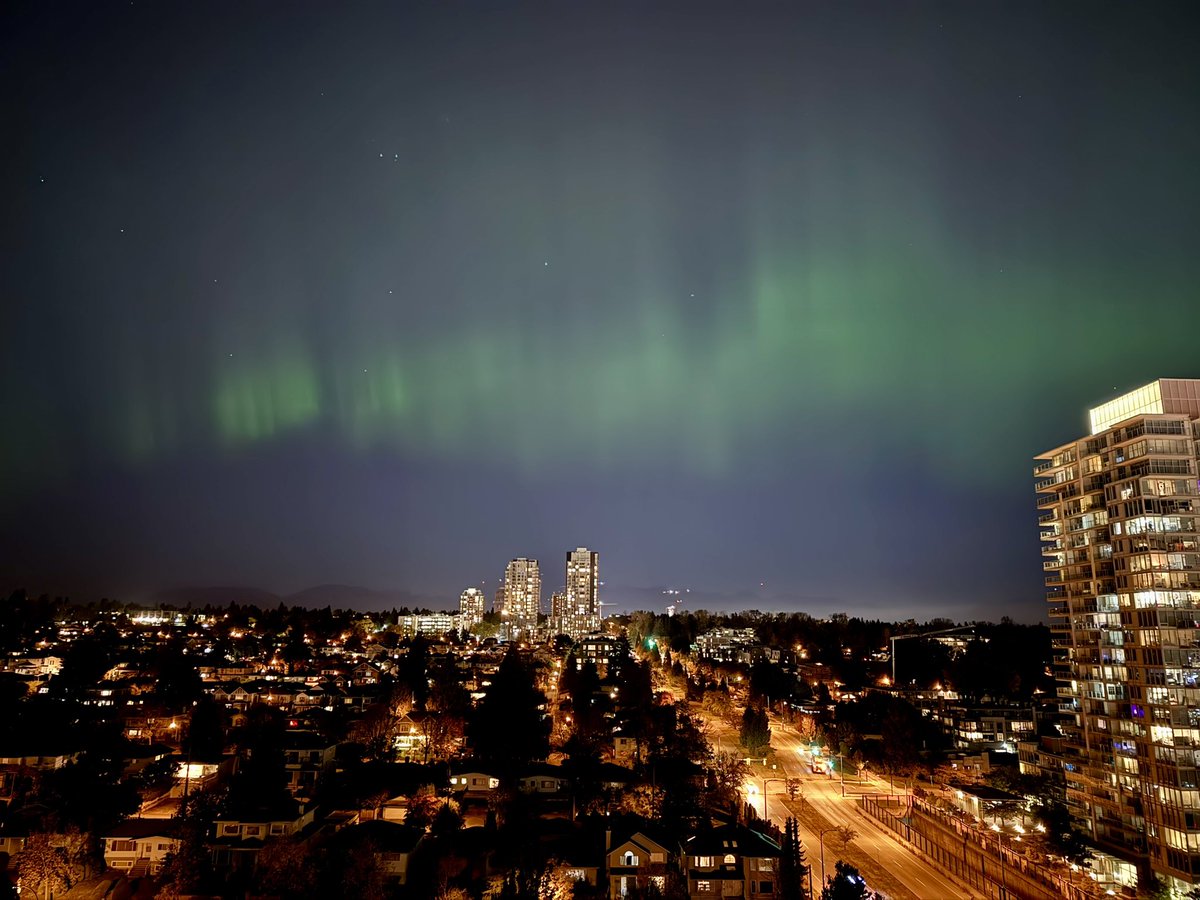 michaelespiritu's tweet photo. #northernlights #Auroraborealis seen above Vancouver,BC on Oct 10, 1024 at around 09:30pm. Such a magnificent sighting. https://t.co/n9Q9SXFv1Y