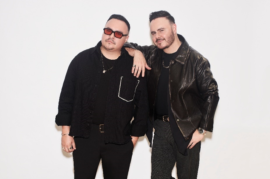 sonymusicca's tweet photo. Romper vínculos con el pasado y desprenderse, no es cosa fácil. Por eso, @RioRomamx  nos ayuda a sobrellevar la pena y envalentonarnos con himnos como #FANTASMA,  su nueva e intensa canción de desamor y libertad en clave de balada pop.
https://t.co/G5I6p38ln9 https://t.co/LafEo7DCma
