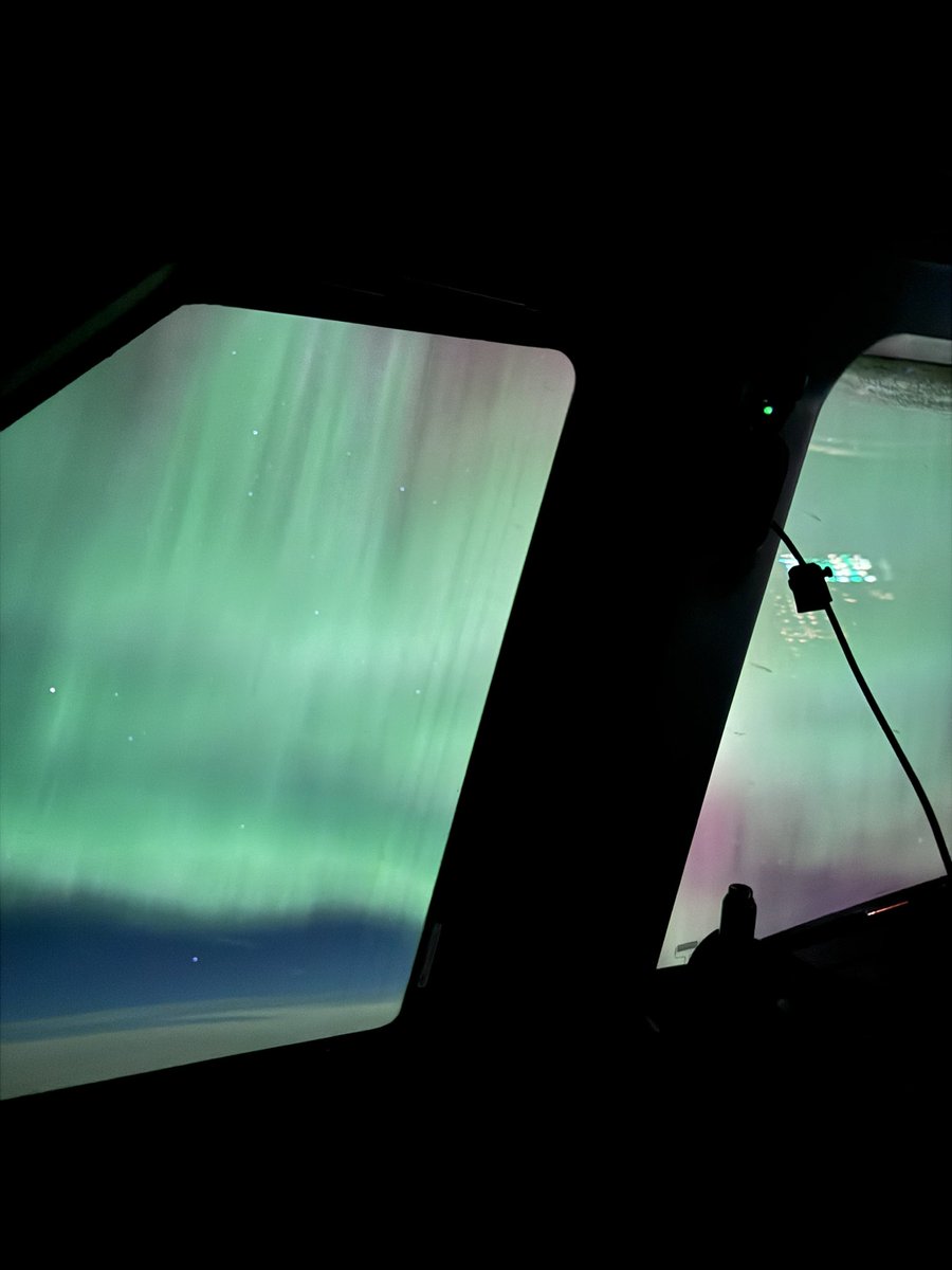 El_jax431's tweet photo. The aurora borealis from FL330 heading east between YWG and YYZ 10OCT2024 https://t.co/6NrQbp5PsZ