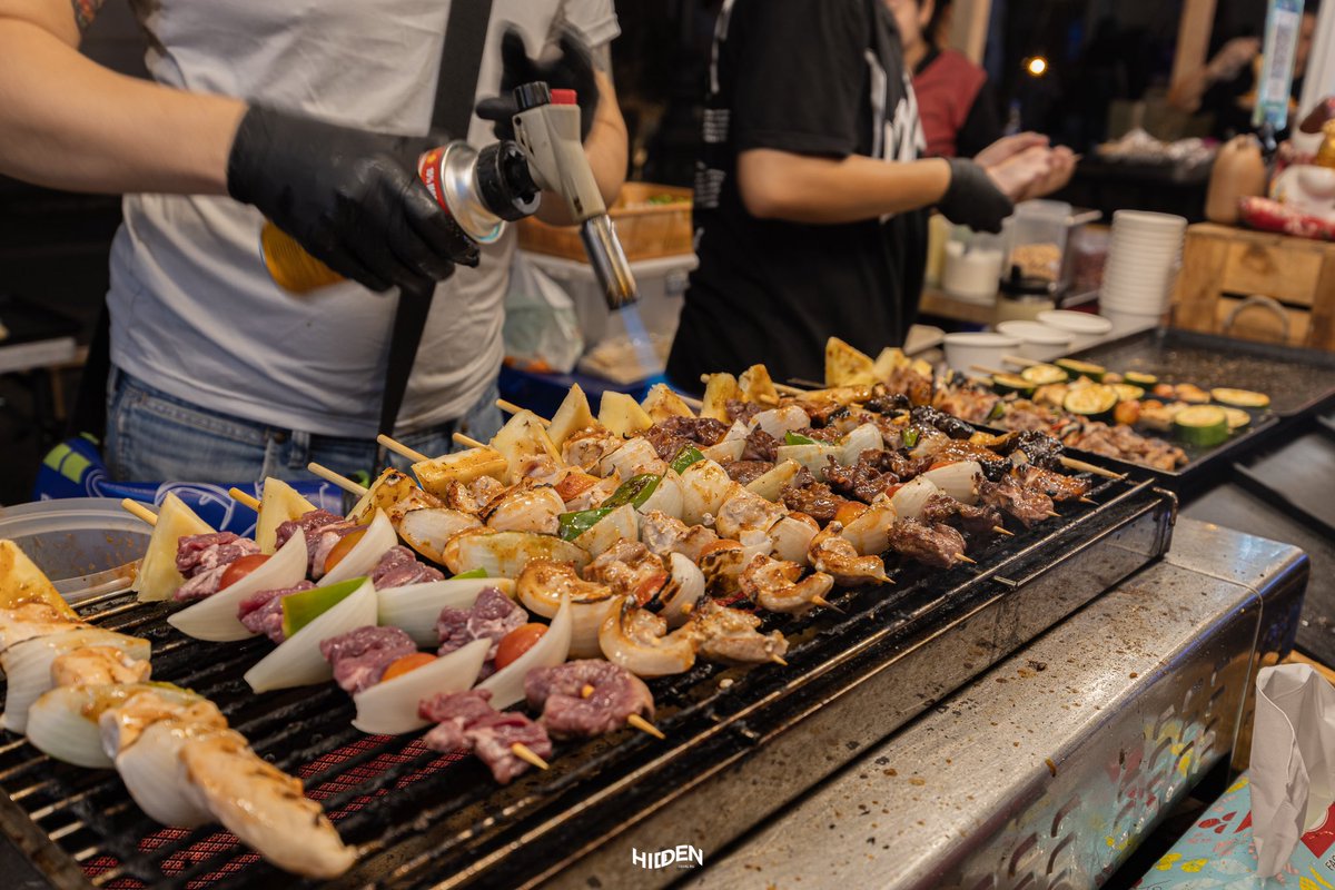 HiddenChiangmai's tweet photo. รวมร้านเด็ดร้านดัง รสชาติอินเตอร์เนชันแนล ทั้งอาหารไทย ยุโรป เอเชียน และอาหารเหนือฟิวชั่น อย่าง The Duke’s, Max BBQ, Chef Clint CNX, Yak Soimai, โรตีป้าเด และร้านอื่นๆ อีกมากมายที่ห้ามพลาด พร้อมโซนนั่งทานอาหารกว้างกว่าเดิม! https://t.co/yCpAmA3Hfm