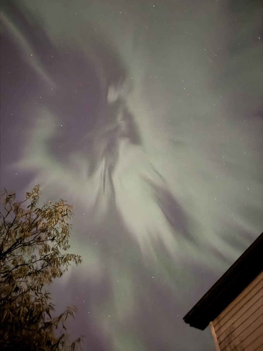 EdgeFest's tweet image. Right over my house! #northernlights