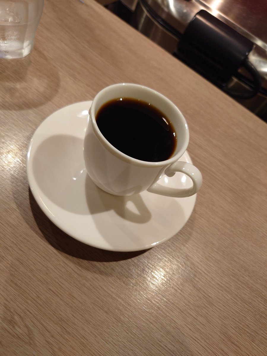 ace_lufy's tweet photo. 今日もしっかりビーモンスター🥊
その後はニューキャッスルにて卵2つの大盛りカライライスでランチ🍛

#カライライス #ニューキャッスル #ビーモンスター #b_monster #銀座 https://t.co/vdKTNMLQFw