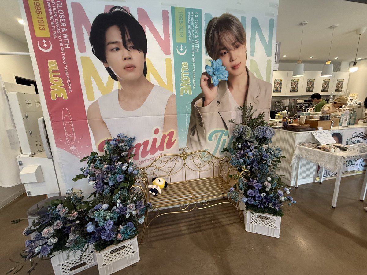 komalovesjimin7's tweet photo. ボムナルカフェ🩵
一旦、#️⃣イベント用UP

#closer_to_jimin
#with_my _love_jimin https://t.co/BDQNeBS4mb