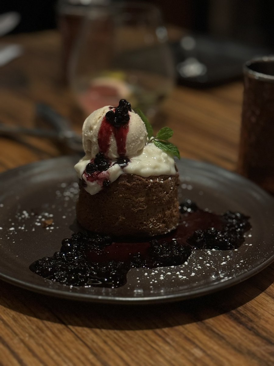 karlarodgom's tweet photo. Nuestros dates favoritos siempre son aquí 📍en un restaurante diferente cada vez …❤️ https://t.co/2vCGaoYAsH