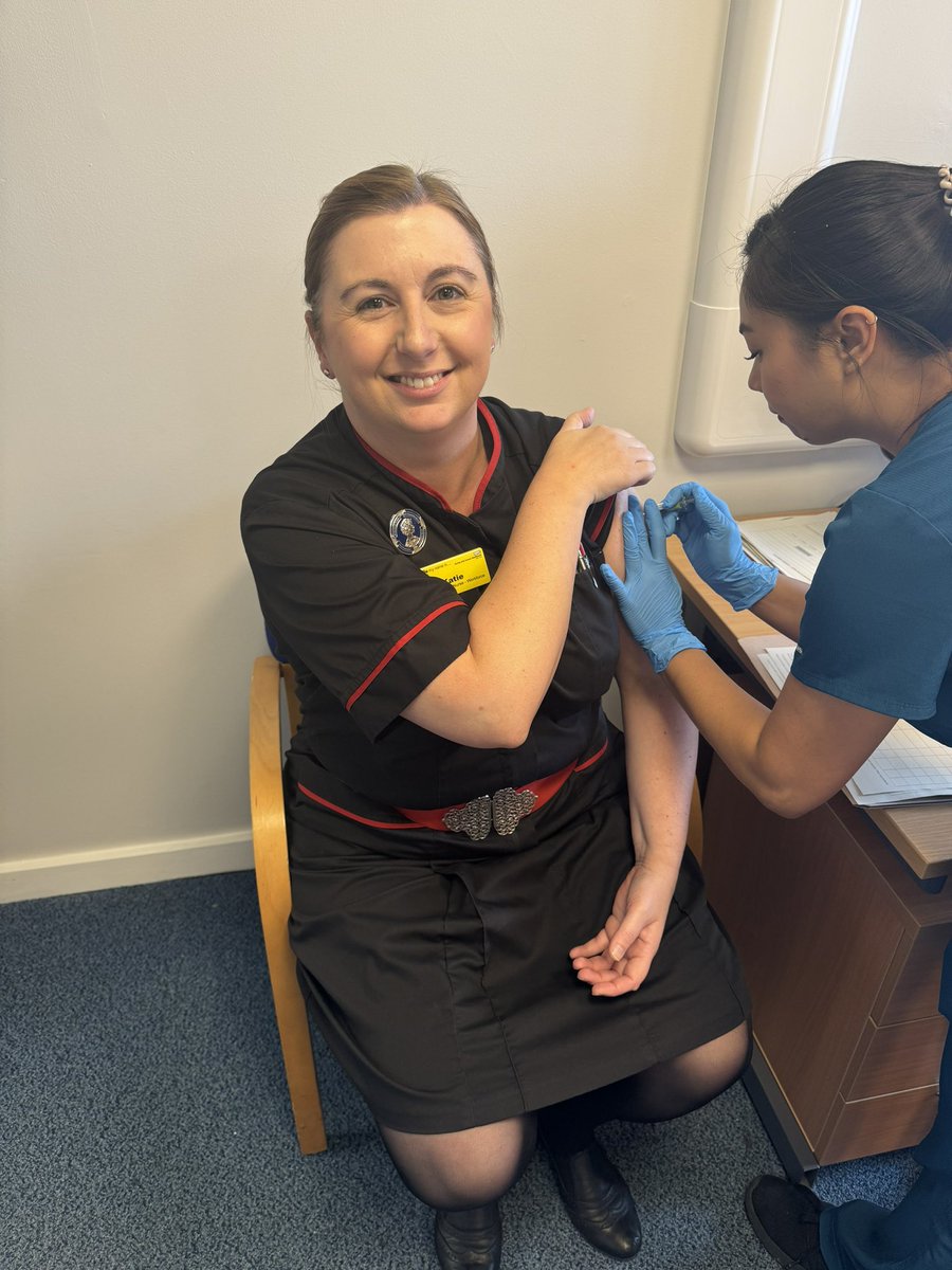 SASHEdPD's tweet photo. @sashnhs we are keeping our patients &amp; families  safe by having our flu jabs. Peer Vaccinator, Fletcher from our team was in Trust HQ yesterday. Our Associate Chief Nurse, Safeguarding Consultant Nurse and Divisional Director, WaCH were among those that took up the opportunity. https://t.co/1oP2ZVFWDu