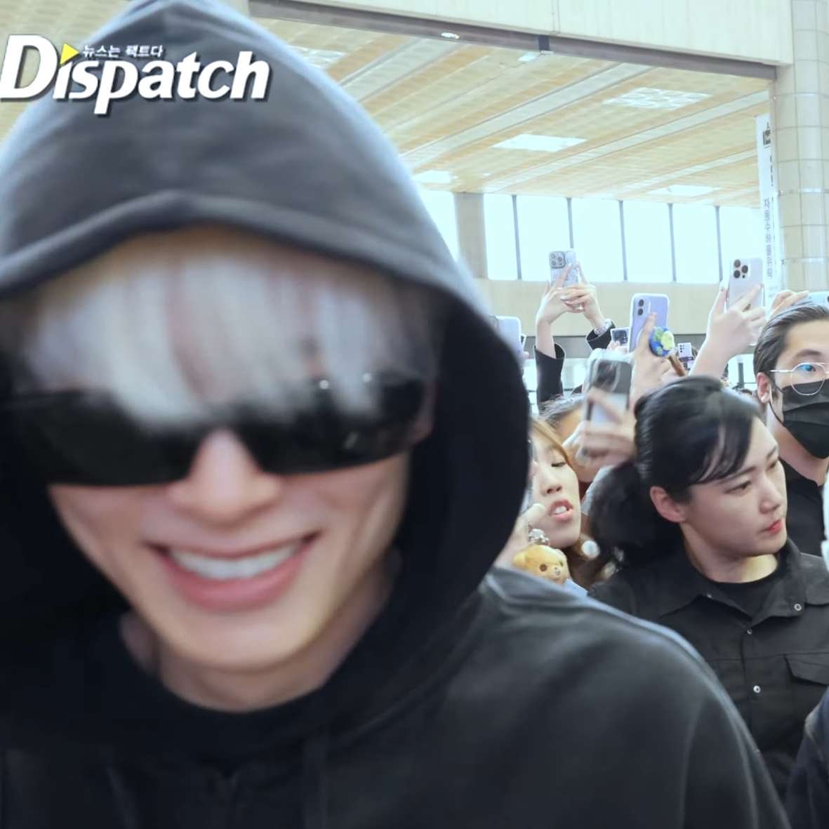 believeK_E's tweet image. 이 날 = 해찬이 재현이한테 먼저 장난쳐놓고 둘이 눈마주치고 헤헤 웃다가 도영이한테까지 장난치고 둘 다 모르쇠했던 날 ㅋㅋ

한몸즈 별명 이유가 있음