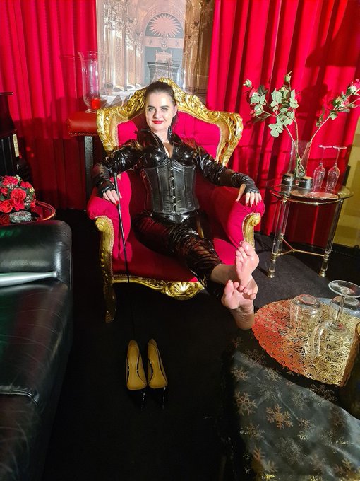 Here's a good start to #FootFetishFriday!!! https://t.co/B1QyPQPizh<a href="/tag/footfetishfriday"class="tags">#FootFetishFriday</a>