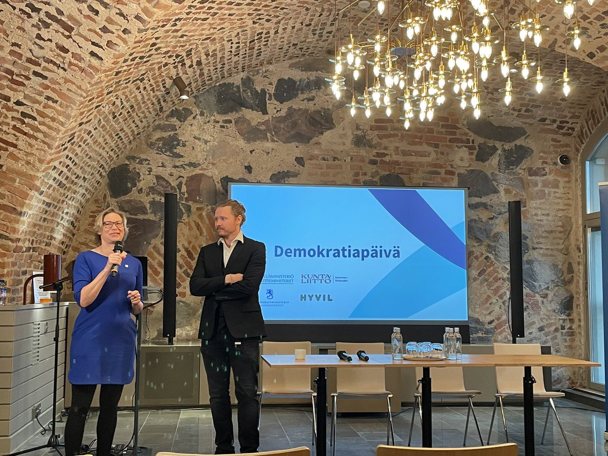 Tänään aamu vietetään #demokratia äärellä