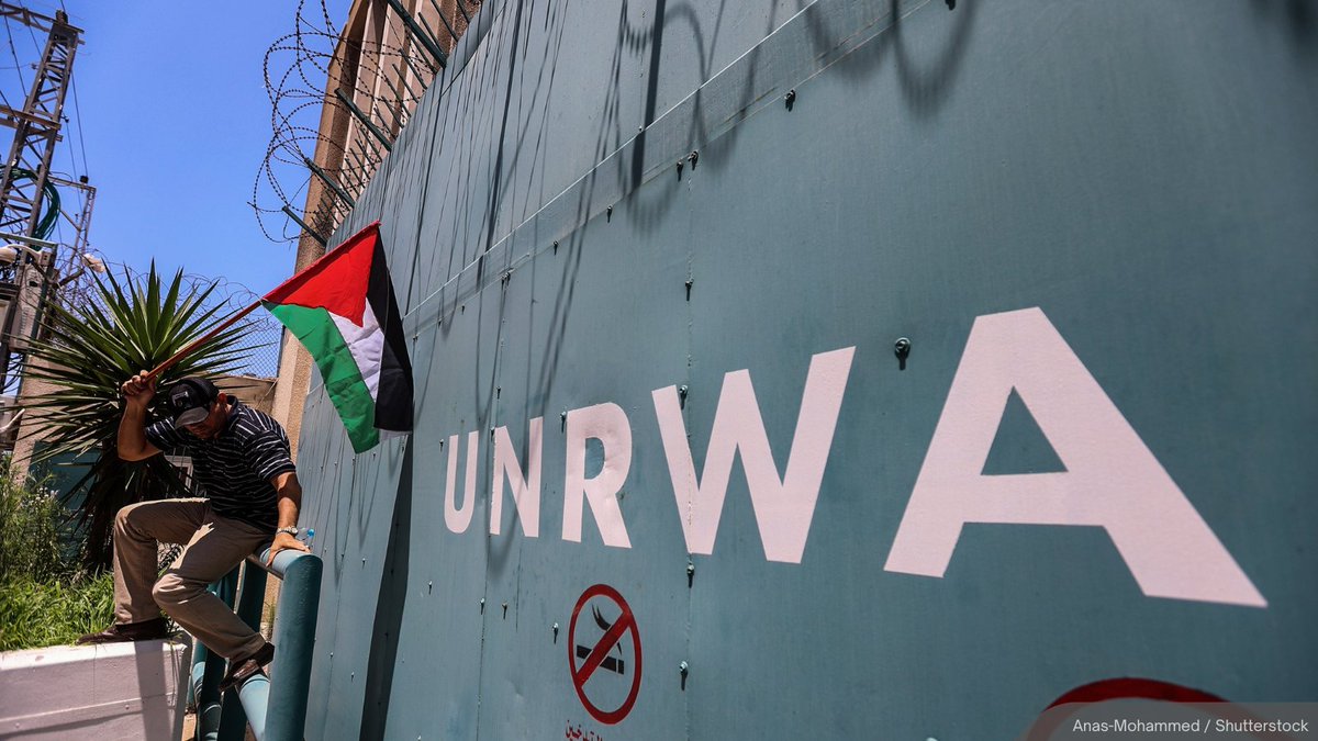 NewsBFM's tweet photo. Israel has seized the United Nations Relief and Works Agency headquarters in Sheikh Jarrah, East Jerusalem, to build illegal settlement units.

The entire UNRWA area in Ma'alot Dafna is set to become a housing project with 1,440 units.

🧵1 https://t.co/r4DZnCv5tb
