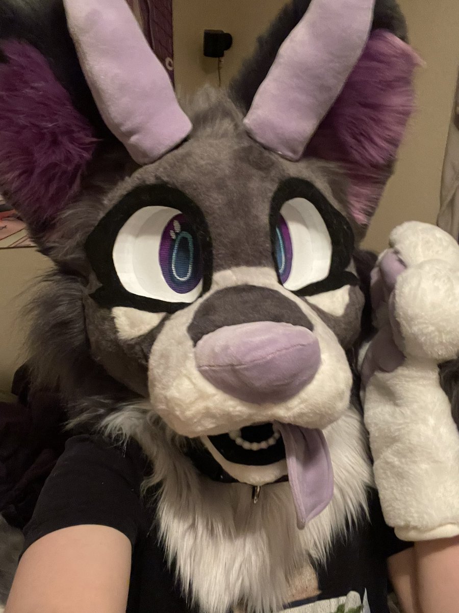 Here she is! Do you like the wolf? :3