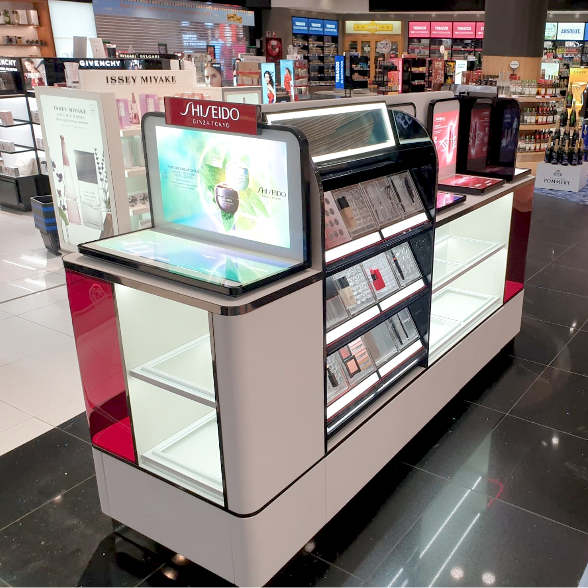 EBADER_GROUP's tweet photo. New gondola Shiseido for Brussels airport manufactured and installed by EBADER .. This unit, about three metres long, is made of different materials such as stainless steel profiles, optical glass, tinted polycarbonate, lots of lighting and a large space for displaying. https://t.co/n5uHR07Xe2