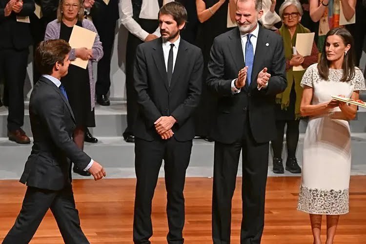 “Señor ministro, usted no aplaude, pero yo le saludo. La tauromaquia es inclusiva, la cultura es del pueblo, no pertenece a ideologías políticas”.

El Juli a Urtasun