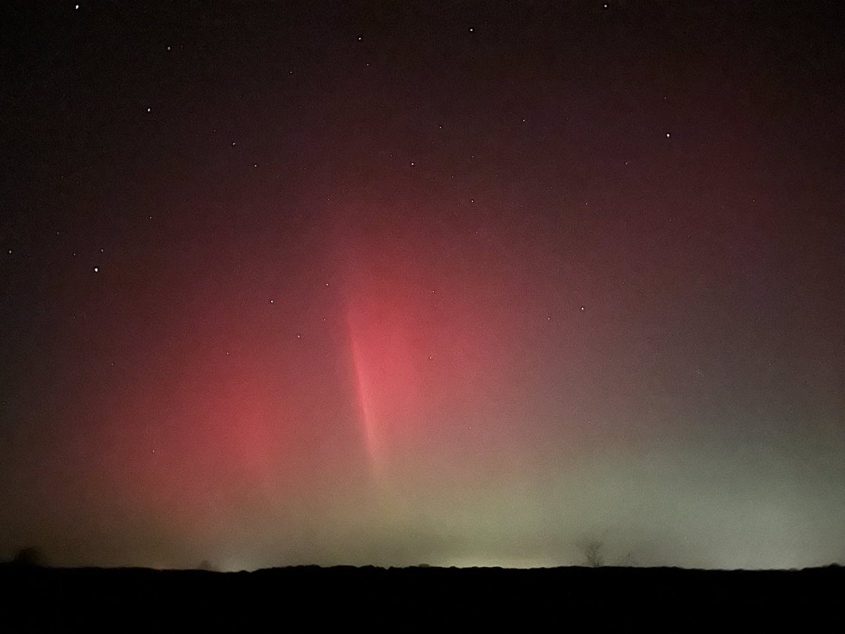 jrdusmc's tweet photo. Northern lights near Cool Springs KY #tristatewx #kywx @RonanRhodes @Wayne_C_Hart @wxornotBG https://t.co/9pAaT0ft9i