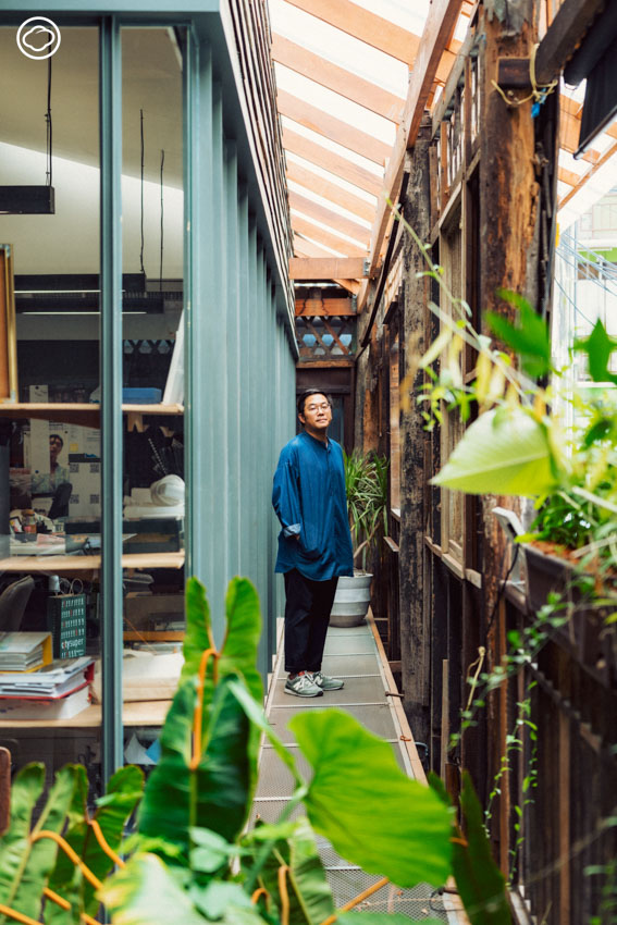 readthecloud's tweet image. คอลัมน์ #RePlace พามาดูเบื้องหลังการเปลี่ยนแปลงของโรงกลึงอู่หลียุ่นเชียง อายุร่วมร้อยปีในย่าน #ตลาดน้อย กลายมาเป็น #VanichHouse คาเฟ่สุดเก๋ที่เกิดขึ้นระหว่างปรับปรุงบ้าน โดยมี กาจ-กาจวิศว์ ริเริ่มวนิชย์ ผู้เป็นทั้งสถาปนิกผู้ออกแบบและเจ้าของบ้าน
readthecloud.co/vanich-house/