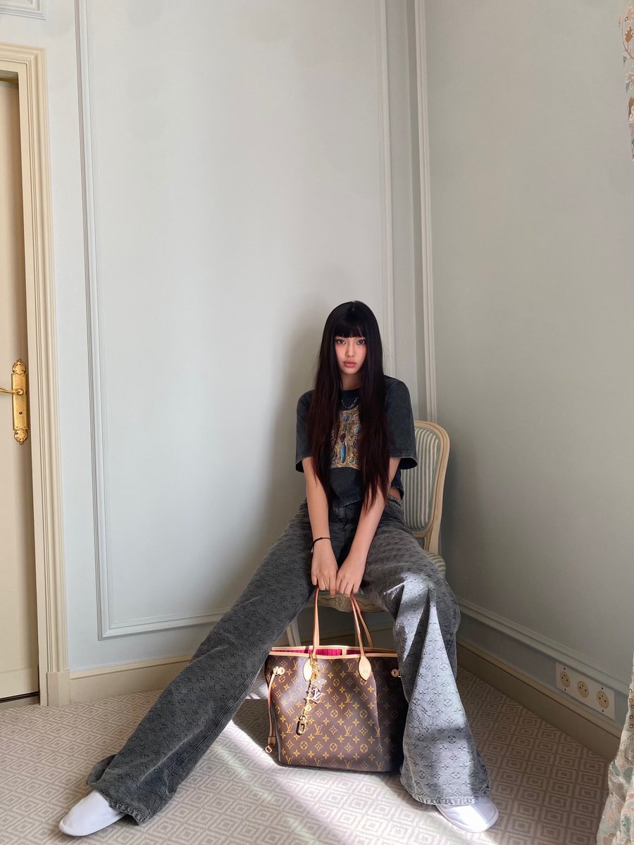 NewJeans_ADOR's tweet image. 💞

#광고 @LouisVuitton
#LouisVuitton #NeverfullInsideOut
#NewJeans #뉴진스 #HYEIN #혜인