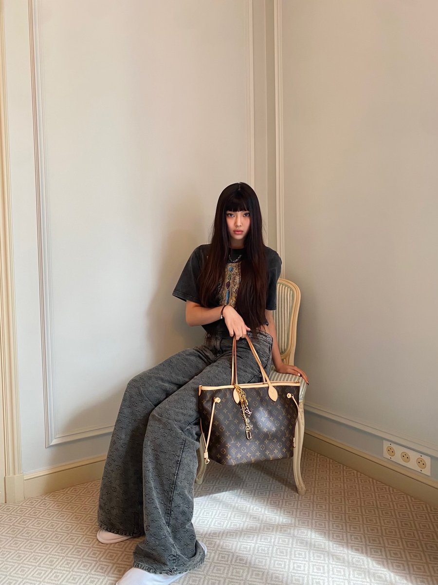 NewJeans_ADOR's tweet image. 💞

#광고 @LouisVuitton
#LouisVuitton #NeverfullInsideOut
#NewJeans #뉴진스 #HYEIN #혜인