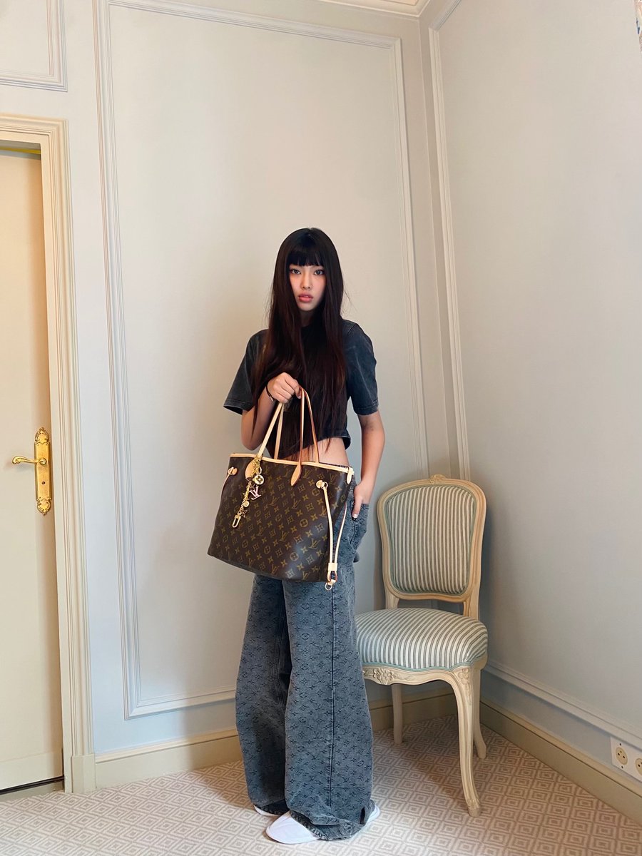 NewJeans_ADOR's tweet image. 💞

#광고 @LouisVuitton
#LouisVuitton #NeverfullInsideOut
#NewJeans #뉴진스 #HYEIN #혜인