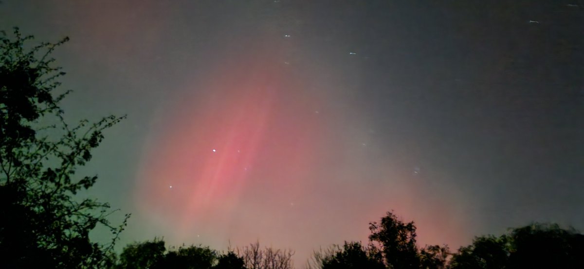 GokouD's tweet photo. @mars_stu Amazing, wish I'd has the stamina to stay up really late, I did see it very clearly from Shropshire though. It seemed a lot more colourful to the naked eye than the display in May! https://t.co/GqDXXxfL3g