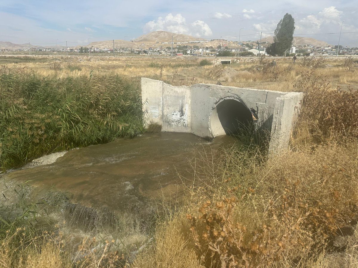 csbgovtr's tweet photo. Bakanlığımız İl Müdürlüğü ekipleri tarafından, Van Büyükşehir Belediyesi Su ve Kanalizasyon İdaresi Merkez Atıksu Arıtma Tesisi’ne ait deşarj noktasında gerçekleştirilen denetim sonucunda Van Gölü’ne kaçak deşarj yapıldığı tespit edilmiştir.

İlgili Çevre Kanunu'na istinaden Van Su ve Kanalizasyon İdaresi Genel Müdürlüğü’ne 1 milyon 161 bin 568 TL idari para cezası uygulanmıştır.

Kamuoyuna saygıyla duyurulur.