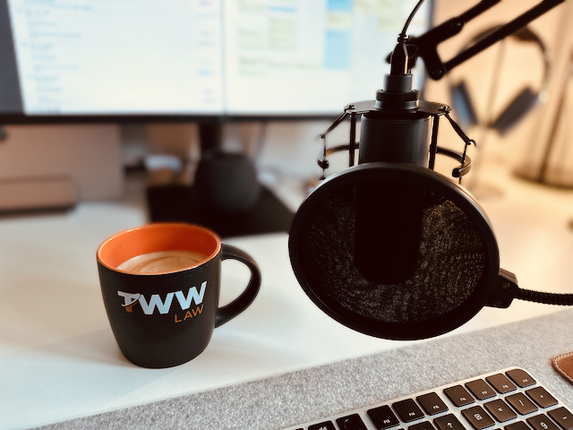 🎧 Neue Folge von #Kaffeerecht! Passend zur Frankfurter #Buchmesse 2024 sprechen wir über Urheberrecht, Verlagsverträge, Self-Publishing und KI im Buchmarkt. Perfekt für Autoren und Verlage! Jetzt anhören: open.spotify.com/episode/2DQeNl… 
 #Verlagsrecht #Kaffeerecht #Podcast #Buch #fbm24