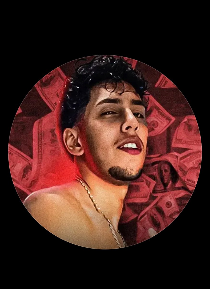 QuaZzGWK's tweet image. [THREAD] un Tiktokeur et sa copine a signaler et boycott absolument 

Katakuri promouvoit des lives minecraft tnt de façon malsaine en utilisant sa copine comme un objet et en étant violant envers elle