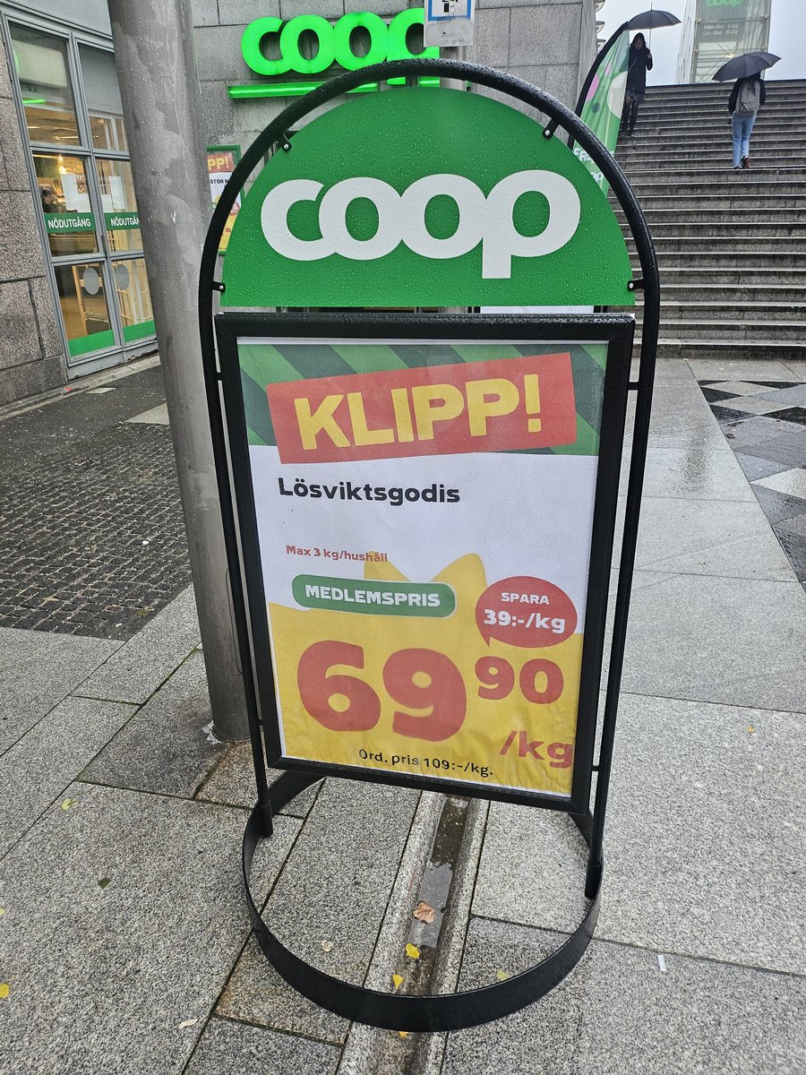 God i love this country 🇸🇪🍬😁