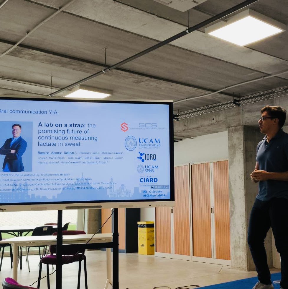 Our colleague Ramiro presenting at <a href="/S_C_Society/">Strength & Conditioning Society (SCS)</a> about our latest Lab on a Strap receiving exciting attention and feedback! Stay tuned for more updates on this innovative wearable tech. #LabOnAStrap #WearableTech #CLM