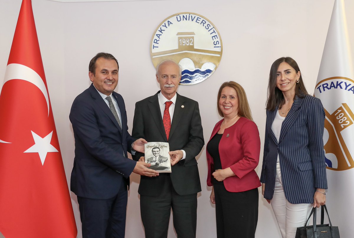 Mütevelli Heyet Başkanımız Sn. Enver Yücel’in “Hayatım Eğitim” kitabı, Trakya Üniversitesi Rektörü Sayın Prof. Dr. Mustafa Hatipler’e takdim edildi. Nezaketi ve eğitime dair paylaşımları için Sayın Rektörümüze teşekkür ederiz. 

#HayatımEğitim