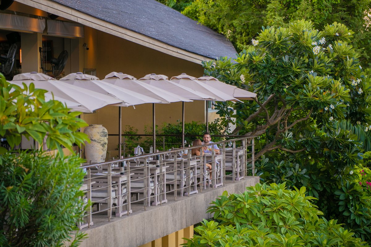 cliff_koh's tweet image. Indulge in gourmet delights with stunning ocean views. #GourmetDining #PanoramicViews #KohSamui #Foodie #Foodstagram